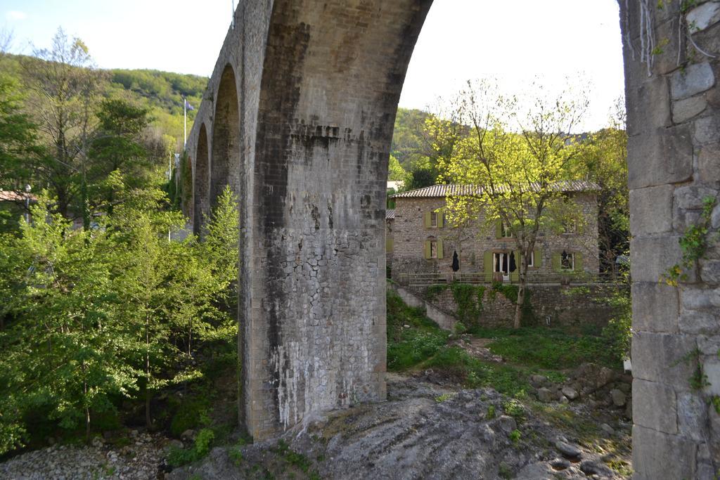 Bed and Breakfast Maison Sous Le Pont Meyras Exteriér fotografie