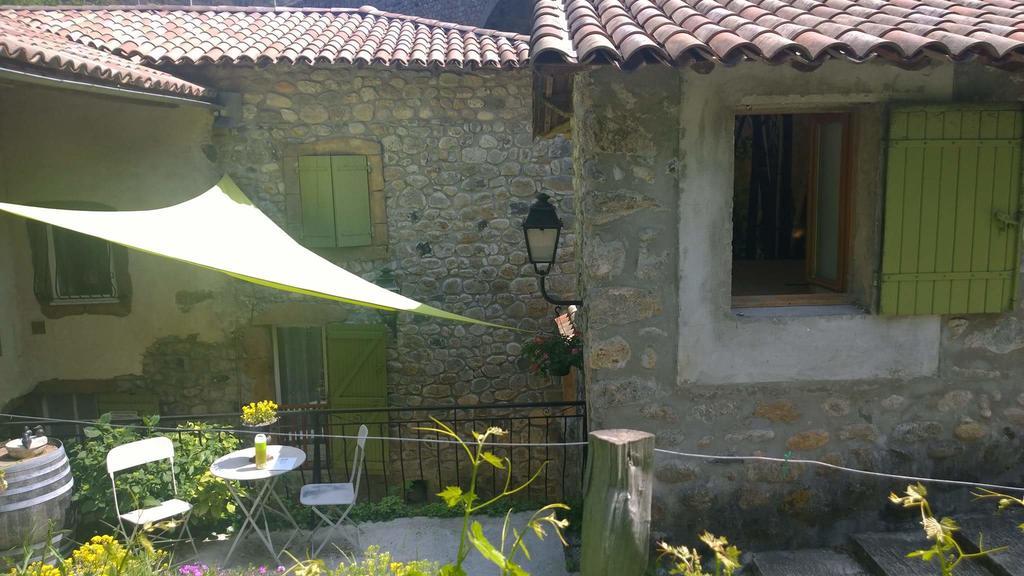 Bed and Breakfast Maison Sous Le Pont Meyras Exteriér fotografie